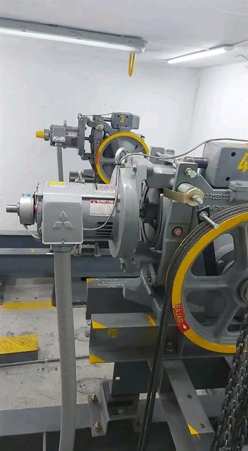 Máquina de tracción de ascensor lista para instalación